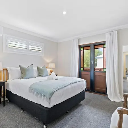 Holiday home Charming 3-bedroom Townhouse With Private Courtyard Brisbane