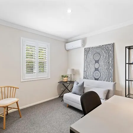 Charming 3-bedroom Townhouse With Private Courtyard Holiday home Brisbane