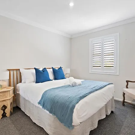 Charming 3-bedroom Townhouse With Private Courtyard Holiday home Brisbane