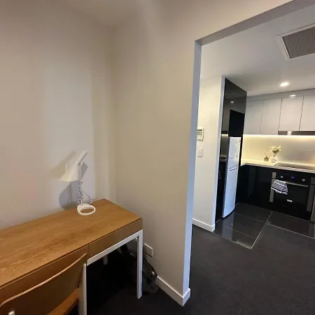 1br With Parking And Pool Near Shops