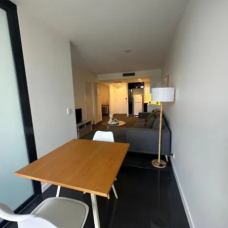1br With Parking And Pool Near Shops *