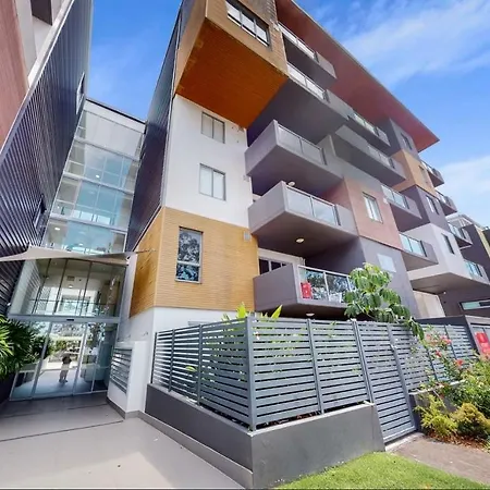 Lovely 1br 1 Bath 1cp Near Qut Parks & Shops Apartment *