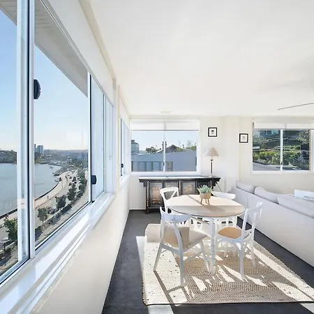 The Hillside At Hamilton - A Fresh Riverfront Abode Brisbane