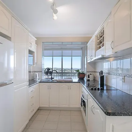 The Hillside At Hamilton - A Fresh Riverfront Abode *