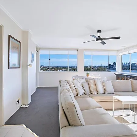 The Hillside At Hamilton - A Fresh Riverfront Abode
