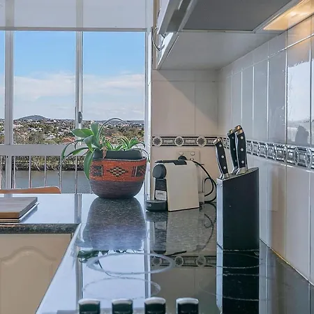 Apartment The Hillside At Hamilton - A Fresh Riverfront Abode