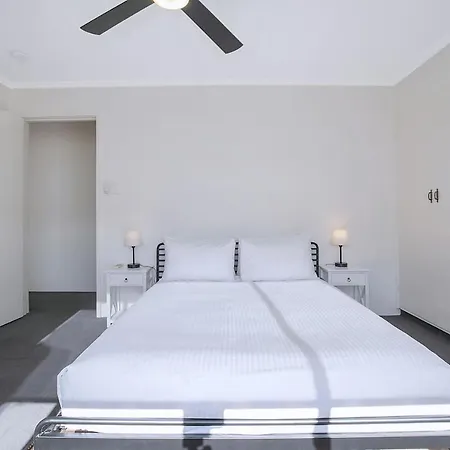 The Hillside At Hamilton - A Fresh Riverfront Abode Apartment