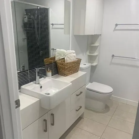 New Farm 2 Bed 2 Bath 1 Car Space Perfect Location Apartment