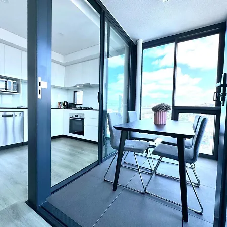 Stylish Valley Living With Rooftop Amenities Apartment *