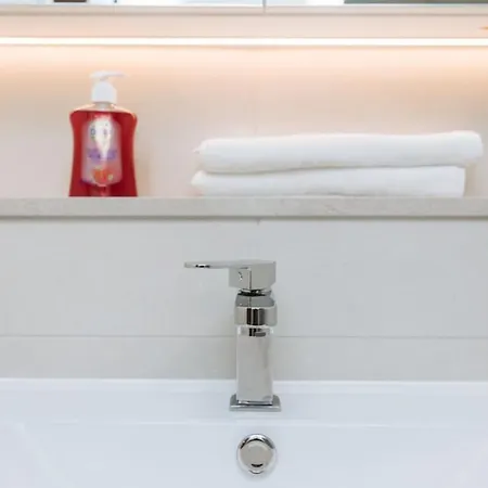 Modern 2br In The Heart Of South Apartment *
