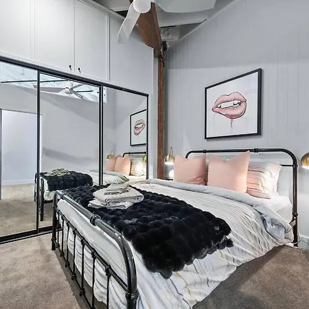 Luxurious Woolstore Living! ~teneriffe Apartment