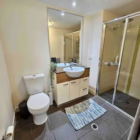 Luxury Center King Bed And Study Brisbane