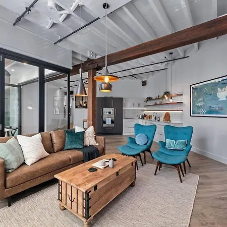 Luxurious Woolstore Living! ~teneriffe