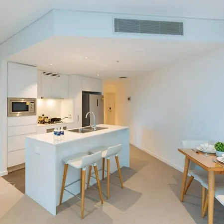Apartment 1 Bedroom Cbd With Wifi Pool Gym