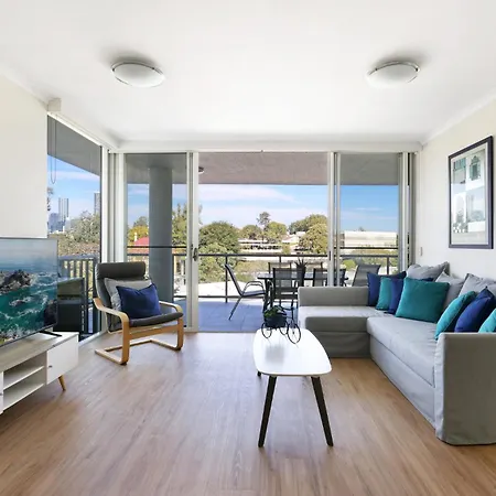 Spacious 2-bed With Views, Parking & Pool Brisbane