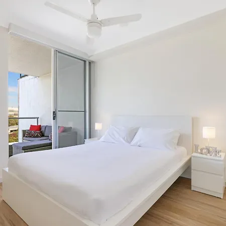 Apartment Spacious 2-bed With Views, Parking & Pool Brisbane