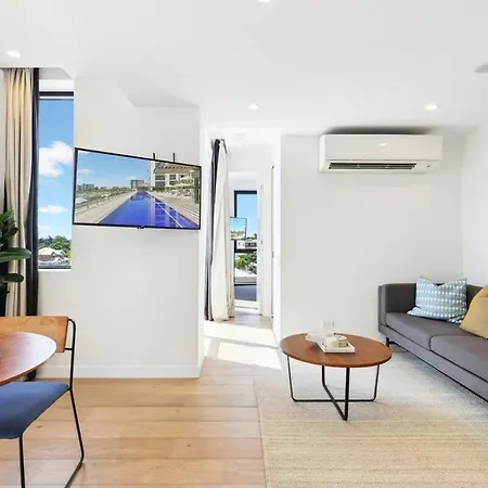 Stunning 1-bed By Victoria Park With Pool & Gym Apartment *