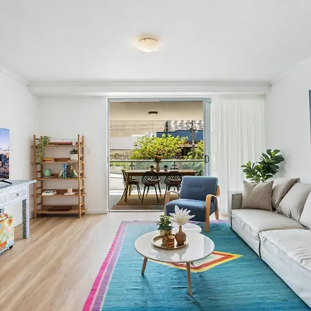 Spacious 2-bed Unit In Heart Of South * Brisbane