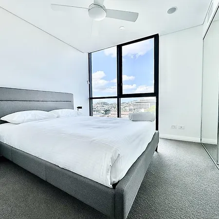 Stylish Valley Living With Rooftop Amenities Apartment *