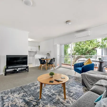 Convenient & Comfy! ~ 2bed, 2bath, 2car, Balcony Apartment Brisbane