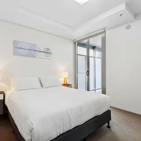 Apartment 3-bed Luxurious Retreat By River & Cbd *