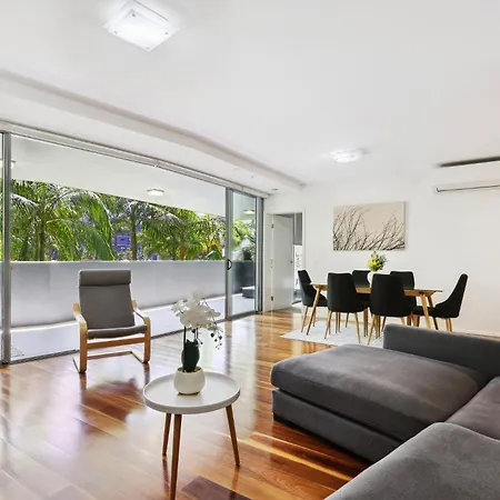 3-bed Luxurious Retreat By River & Cbd
