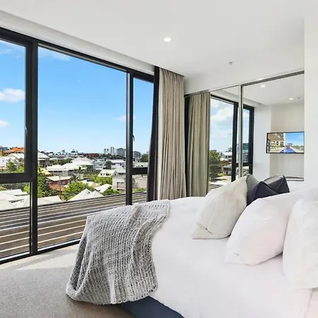 Stunning 1-bed By Victoria Park With Pool & Gym Apartment