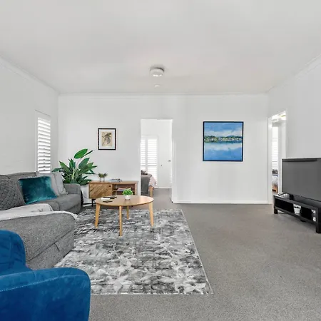 Apartment Convenient & Comfy! ~ 2bed, 2bath, 2car, Balcony
