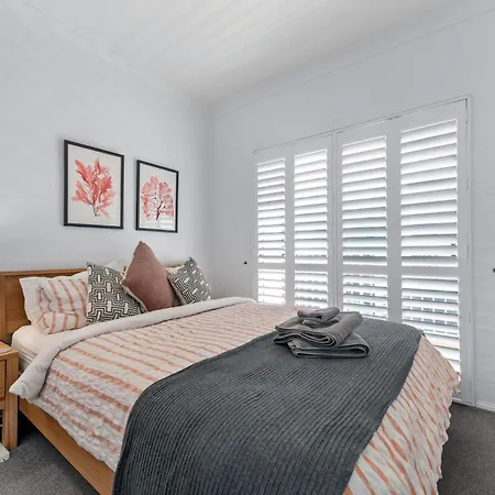 Convenient & Comfy! ~ 2bed, 2bath, 2car, Balcony Apartment *