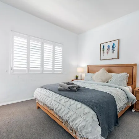 Apartment Convenient & Comfy! ~ 2bed, 2bath, 2car, Balcony