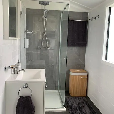 West End 2 Apartment *