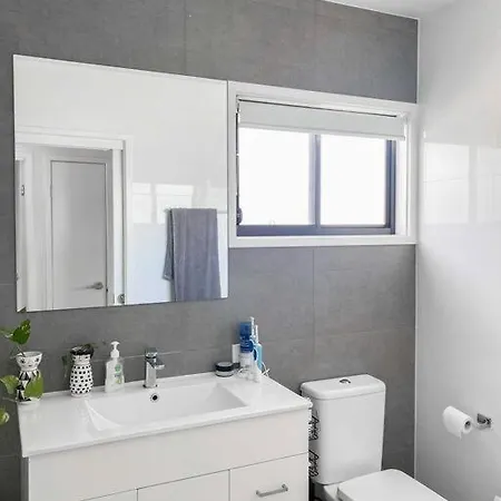 Quite 2b2b Family W Free Parking, Bbq Apartment