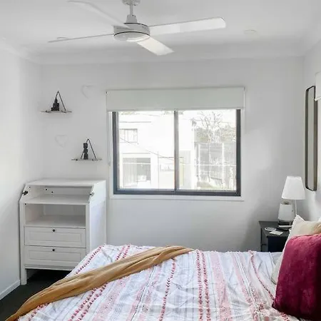 Apartment Quite 2b2b Family W Free Parking, Bbq *