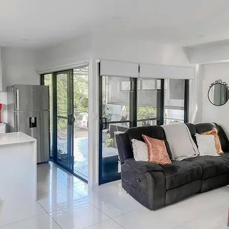 Quite 2b2b Family W Free Parking, Bbq Apartment *