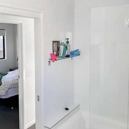 Apartment Quite 2b2b Family W Free Parking, Bbq