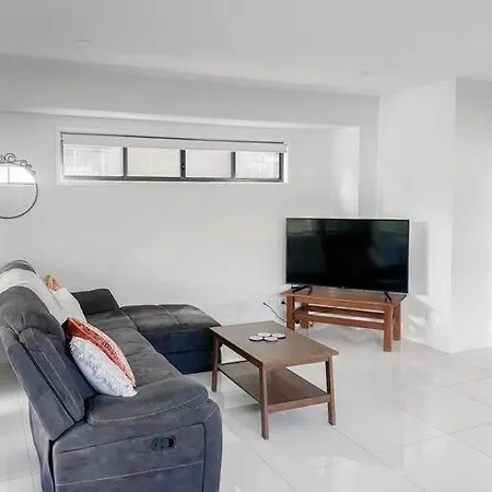 Apartment Quite 2b2b Family W Free Parking, Bbq
