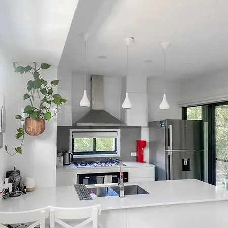 Apartment Quite 2b2b Family W Free Parking, Bbq *