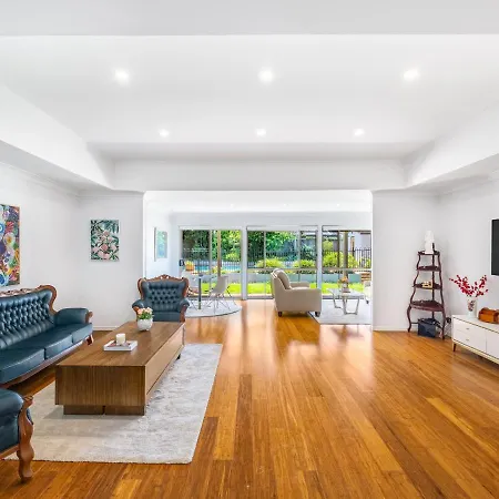 Modern 5bedroom House W Outdoor Pool Robertson Holiday home Brisbane