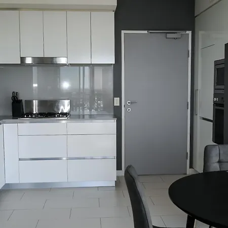 River View In With Parking Apartment *