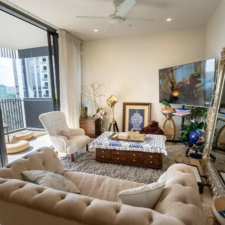 Location! Boutique 2br With Pool & Bbq Near South Bank And Apartment