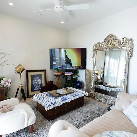 Location! Boutique 2br With Pool & Bbq Near South Bank And Brisbane