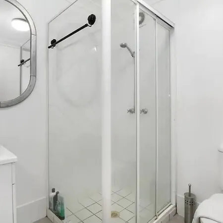 Close To Suncorp Stadium: 1 Bed And Parking! *