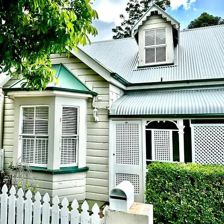 Holiday home Charming Heritage House In The Heart Of The Brisbane