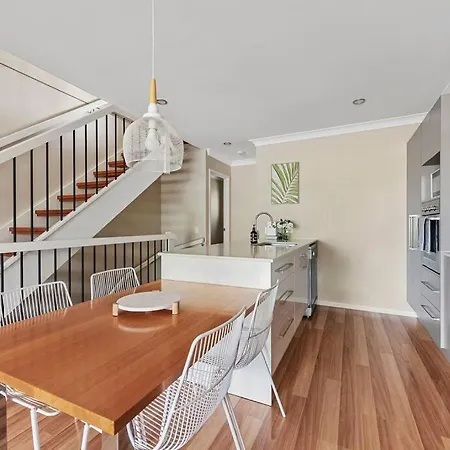 Convenient + Spacious! 3bed/2.5bath/1car~townhouse *