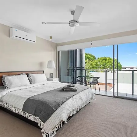 Spacious + Convenient! 3bed/2.5bath/1car~townhouse * Brisbane