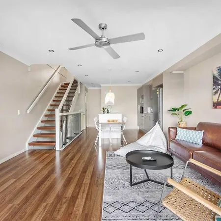 Holiday home Spacious + Convenient! 3bed/2.5bath/1car~townhouse *