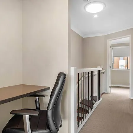 Spacious + Convenient! 3bed/2.5bath/1car~townhouse Holiday home Brisbane