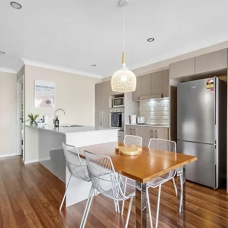Spacious + Convenient! 3bed/2.5bath/1car~townhouse Holiday home