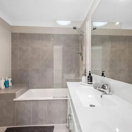 Spacious + Convenient! 3bed/2.5bath/1car~townhouse