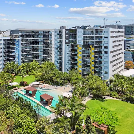 3-bed Luxurious Retreat By River & Cbd Apartment Brisbane